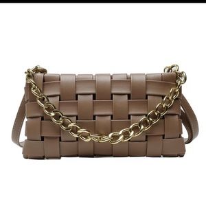 Woven clutch/shoulder bag with chain strap